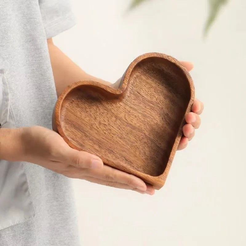 Heartwood Elegance – Wooden Heart-Shaped Serving Plate