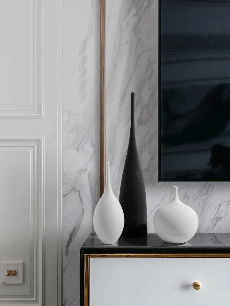Zen Elegance – Handcrafted Minimalist Art Vase