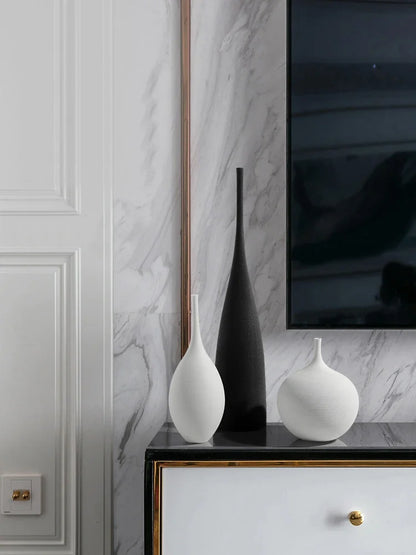 Zen Elegance – Handcrafted Minimalist Art Vase